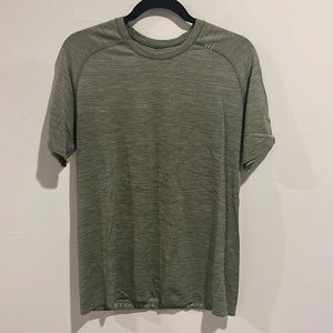 Men’s  Lululemon tee